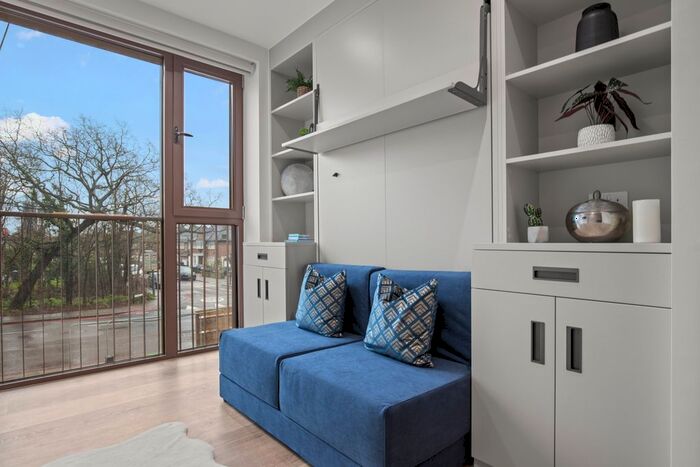 Studio To Rent In Hanger Lane, Ealing, W5