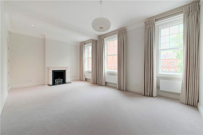 3 Bedroom Flat To Rent In Cadogan Square, Knightsbridge, London, SW1X