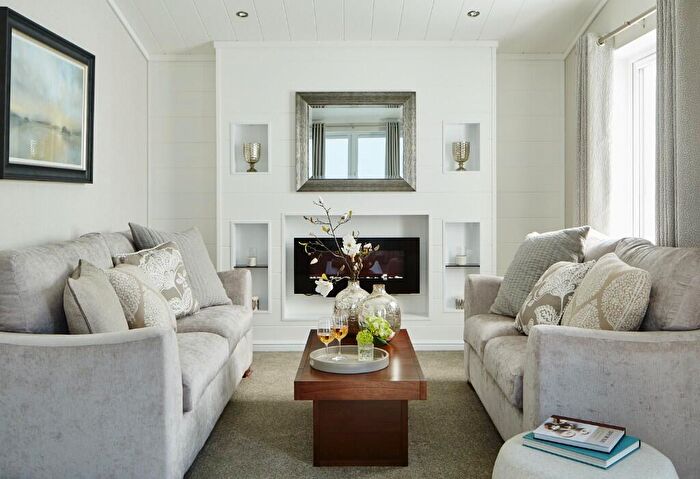 2 Bedroom Detached Bungalow For Sale In St Regis Park, Bassetsbury Lane, High Wycombe, Buckinghamshire, HP11