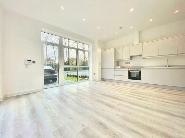 2 Bedroom Apartment To Rent In Parkview House, Oaklands Park, Wokingham, RG41