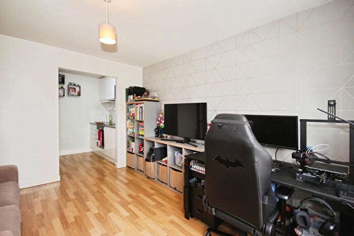 1 Bedroom Flat For Sale In Landor Road, Warwick, Warwickshire, CV34