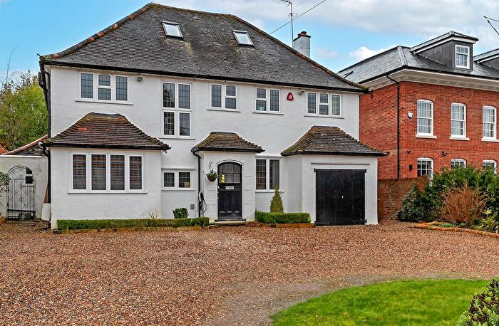 5 Bedroom Property For Sale In Newlands Avenue, Radlett, WD7