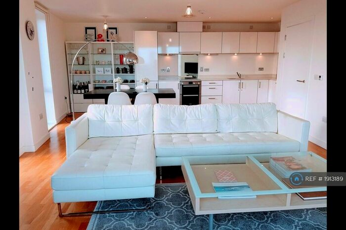 3 Bedroom Penthouse To Rent In Killick Way, London, E1