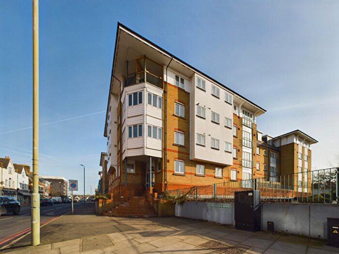 1 Bedroom Flat To Rent In Homesdale Road, Bromley, Kent, BR2
