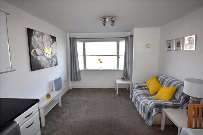 2 Bedroom Flat To Rent In Exeter Street, Plymouth, Devon, PL4