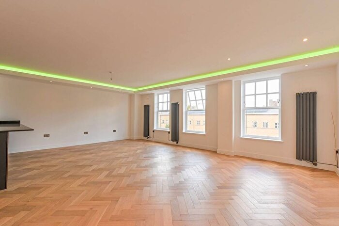 2 Bedroom Flat For Sale In Oak House, Bethnal Green, London, E2
