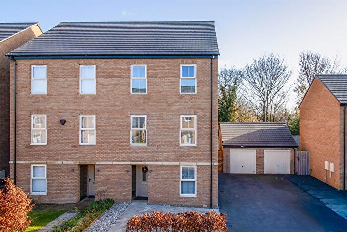 5 Bedroom Property For Sale In Lancaster Avenue, Wakefield, WF1