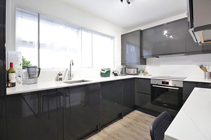 2 Bedroom Maisonette To Rent In Thistleworth Close, Isleworth, TW7