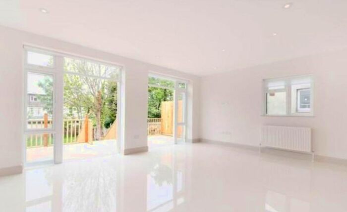 5 Bedroom Semi-Detached House To Rent In Montpelier Rise, London, NW11