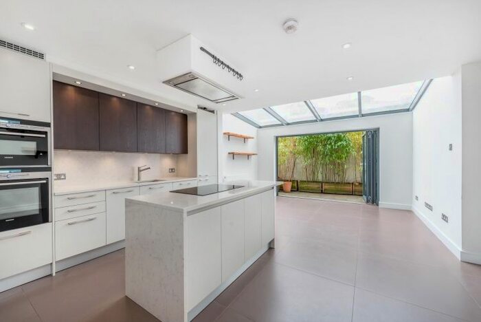 4 Bedroom Flat To Rent In Moore Park Road, London, SW6