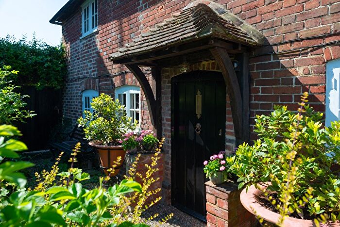 4 Bedroom Cottage For Sale In The Street, Great Chart, TN23