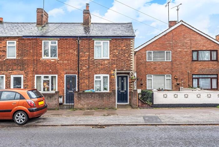 2 Bedroom Cottage To Rent In Buckingham Road, Aylesbury, HP19