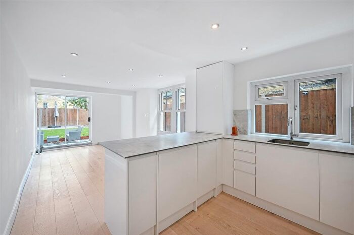 2 Bedroom Flat For Sale In Latimer Road, Wimbledon, SW19