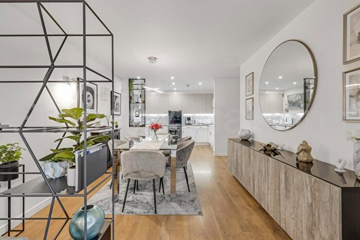 2 Bedroom Apartment For Sale In John Bowles Court, London, E1W