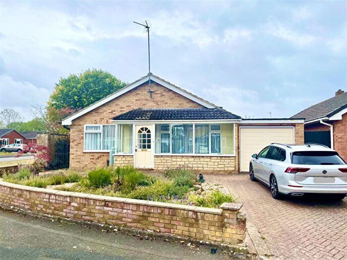 3 Bedroom Detached Bungalow For Sale In Tealsbrook, Swindon, SN3