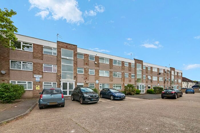 2 Bedroom Flat For Sale In Dene Court, Cambridge Road, Hanwell, W7
