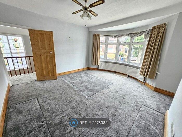 4 Bedroom Semi-Detached House To Rent In Netherlands Road, New Barnet, Barnet, EN5
