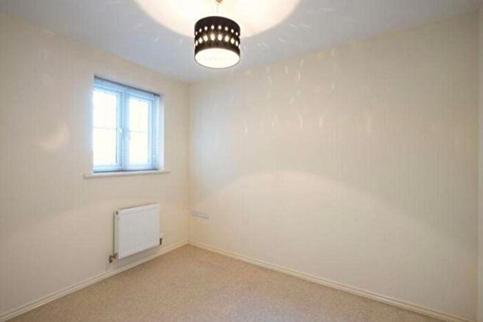 2 Bedroom Flat To Rent In Baxendale Road, Chichester, PO19