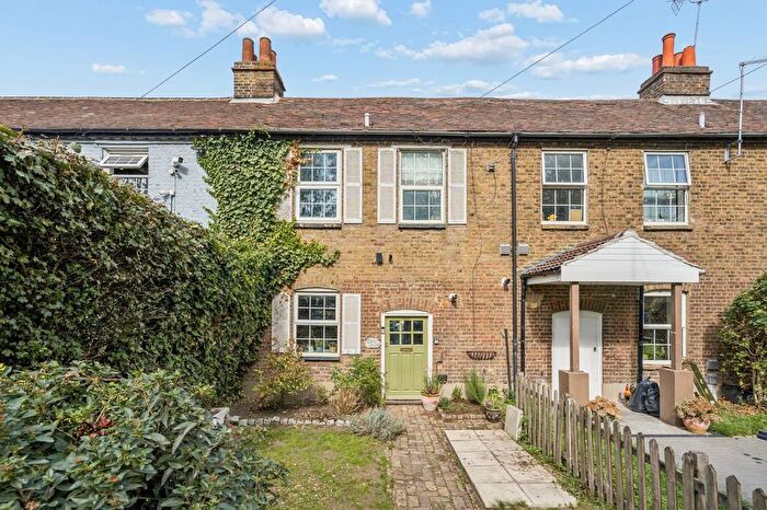3 Bedroom Cottage For Sale In Thorney Mill Road, Iver, SL0