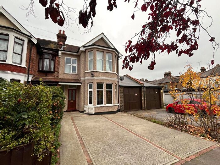 2 Bedroom Apartment To Rent In Ilfracombe Road, Southend-on-Sea, Essex, SS2