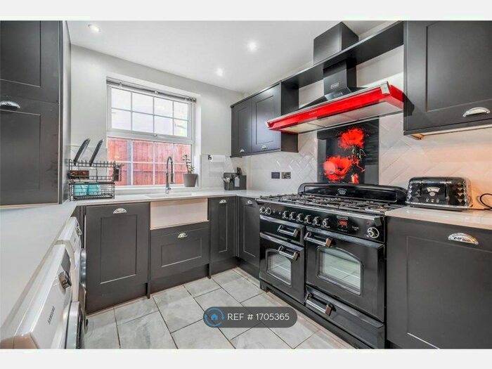 4 Bedroom Semi-Detached House To Rent In Durban Road, Patchway, Bristol, BS34