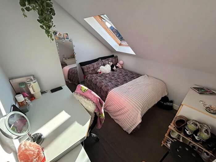 3 Bedroom Flat To Rent In Heaton Road, Heaton, Newcastle Upon Tyne, NE6