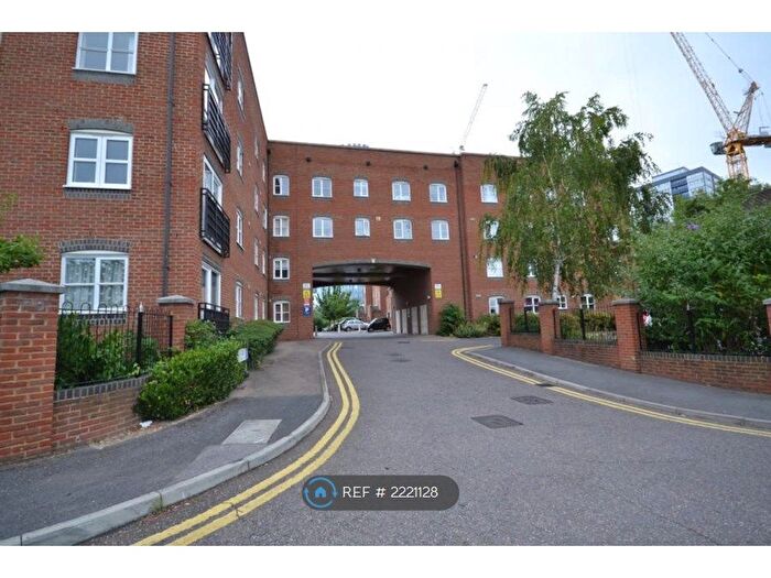 2 Bedroom Flat To Rent In Otter Close, Stratford, E15