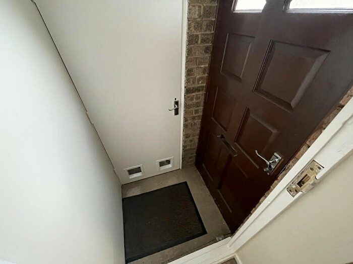1 Bedroom Flat To Rent In New Park Grove, Farsley, LS28