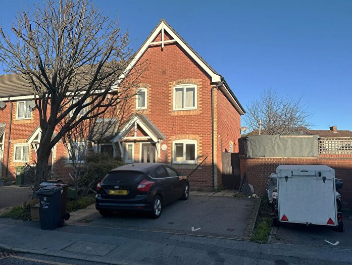 3 Bedroom Property For Sale In Langdale Close, Dagenham, Essex, RM8