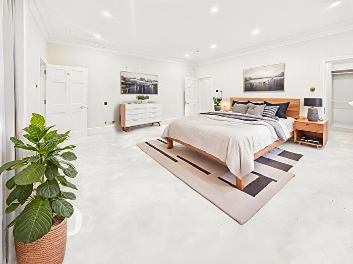 2 Bedroom Flat To Rent In Park Street, London, Mayfair, W1K