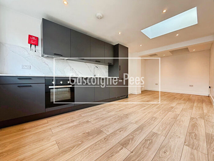 Flat To Rent In High Street, Dorking, RH4