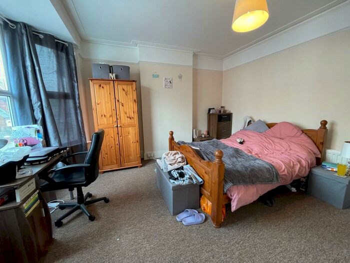 1 Bedroom Flat To Rent In Willowfield Road, Eastbourne, BN22