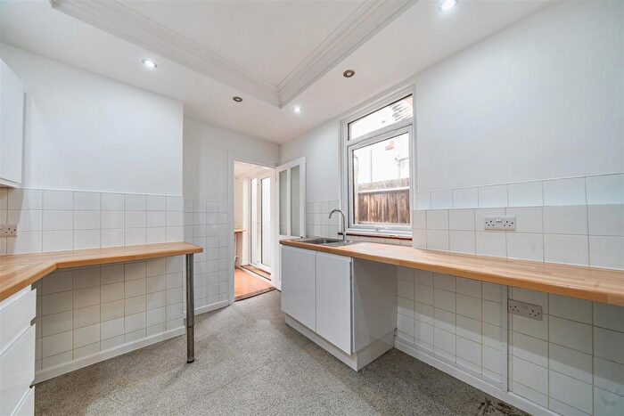 2 Bedroom Flat For Sale In Lower Road, Belvedere, DA17