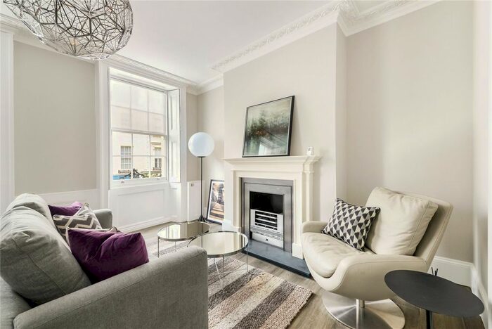 3 Bedroom Flat To Rent In Porchester Place, London, W2