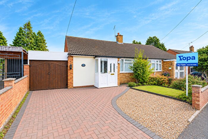 2 Bedroom Semi-Detached Bungalow For Sale In Monton Close, Luton, LU3