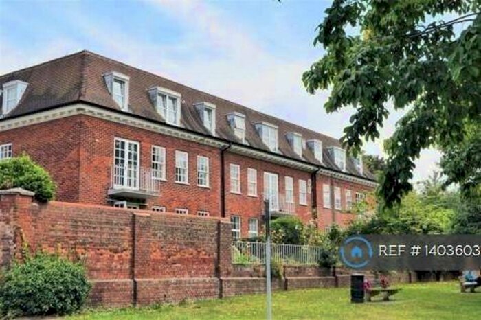 2 Bedroom Flat To Rent In Spriggs Court, Epping, CM16