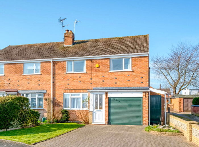 3 Bedroom Semi-Detached House For Sale In Park Avenue, Studley, B80