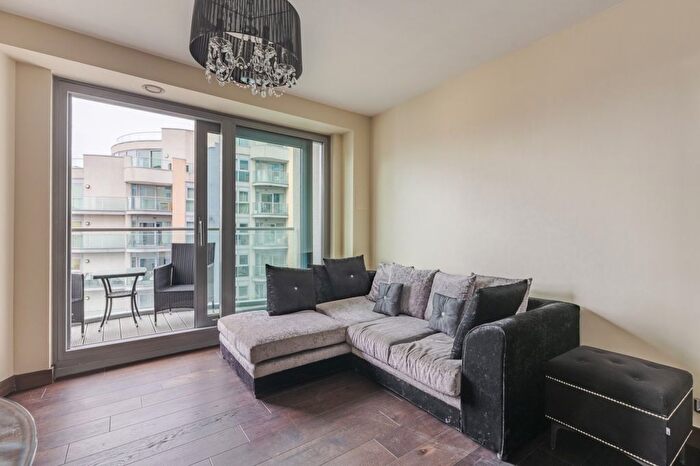 Studio To Rent In Bridges Court Road, London, SW11