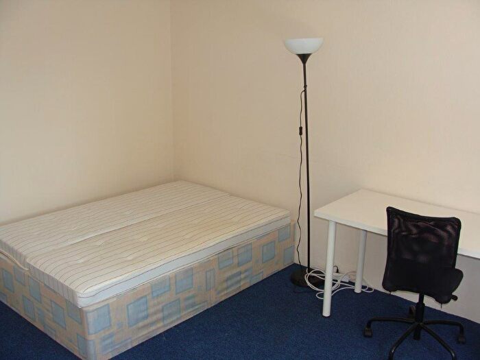 2 Bedroom Flat To Rent In Highfield Lane, Southampton, SO17