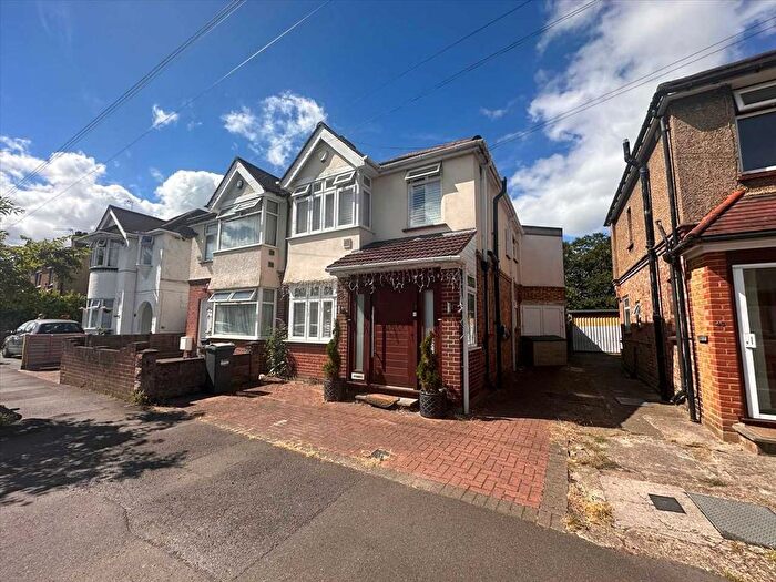 3 Bedroom Semi Detached House To Rent In Shaftesbury Avenue, Feltham, TW14