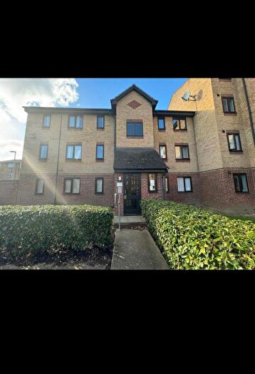 Studio To Rent In Plumtree Close, Dagenham, RM10