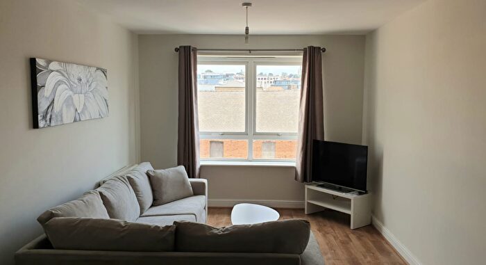 2 Bedroom Flat To Rent In Tanners Court // Bed Flat // Sept, LN5