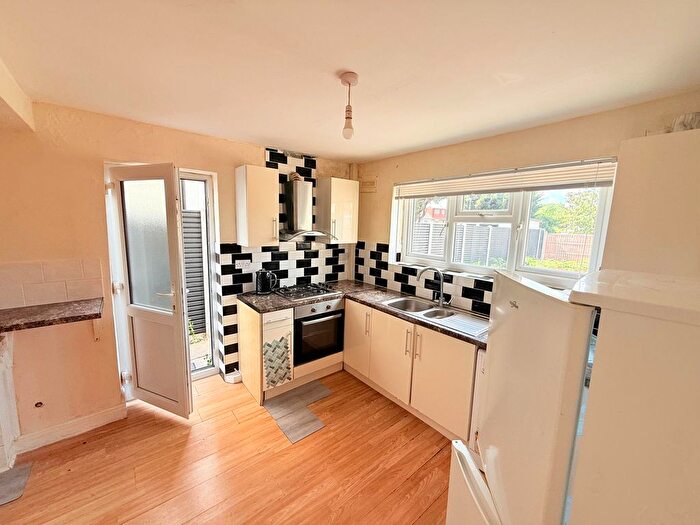 1 Bedroom Flat To Rent In Longhayes Avenue, Chadwell Heath, RM6