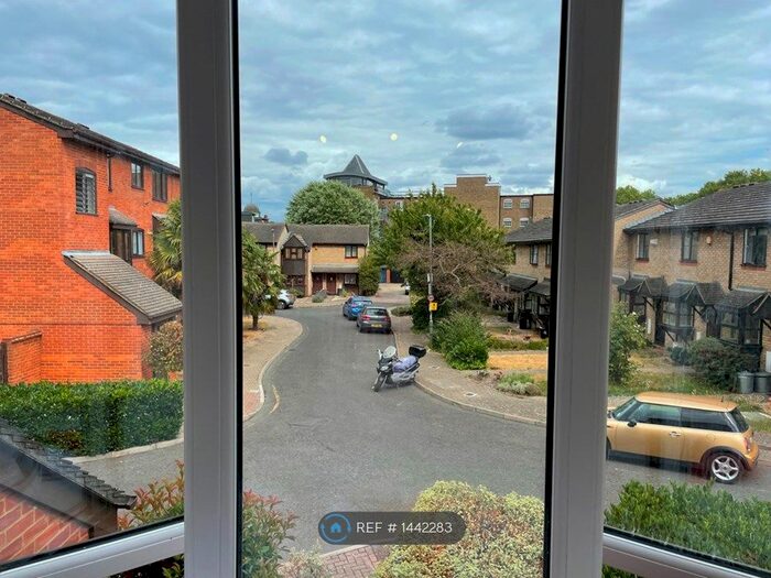 Studio To Rent In Bowman Mews, London, SW18