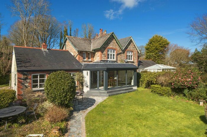 3 Bedroom Semi-Detached House For Sale In St. Clement, Truro, TR1