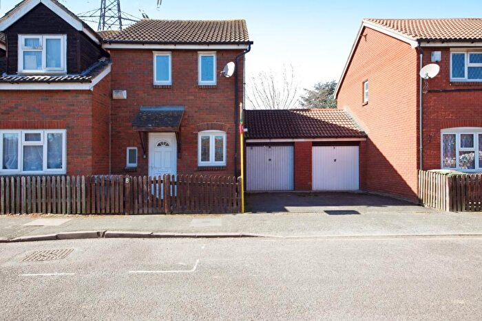 2 Bedroom End Of Terrace House To Rent In Barry Road, E6