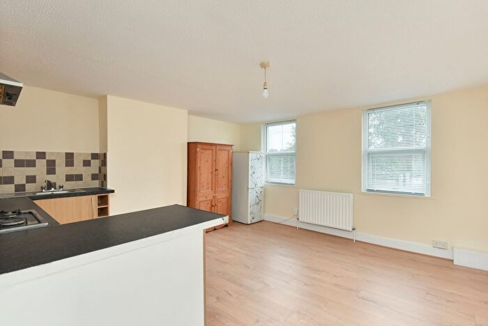2 Bedroom Flat To Rent In London Road, Ditton, Aylesford, ME20