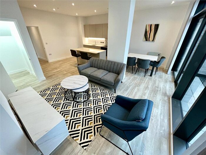 2 Bedroom Penthouse For Sale In Fifve, Queen Street, Salford, M3
