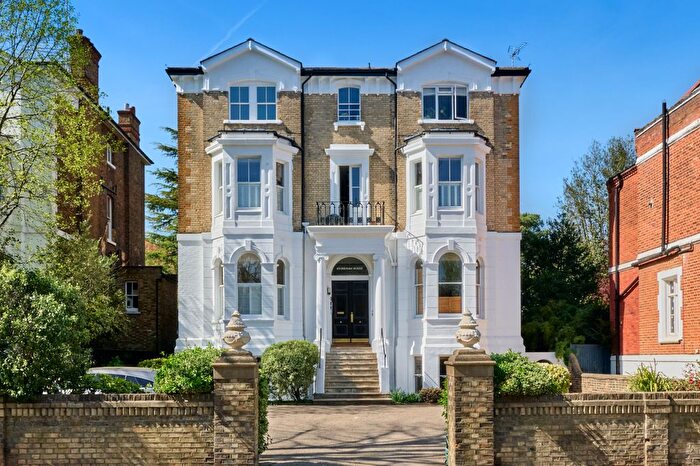 2 Bedroom Flat For Sale In Richmond, TW10