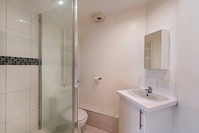 2 Bedroom Flat To Rent In Bedroom Bathroom Flat, Nevill Street, Tunbridge Wells, TN2